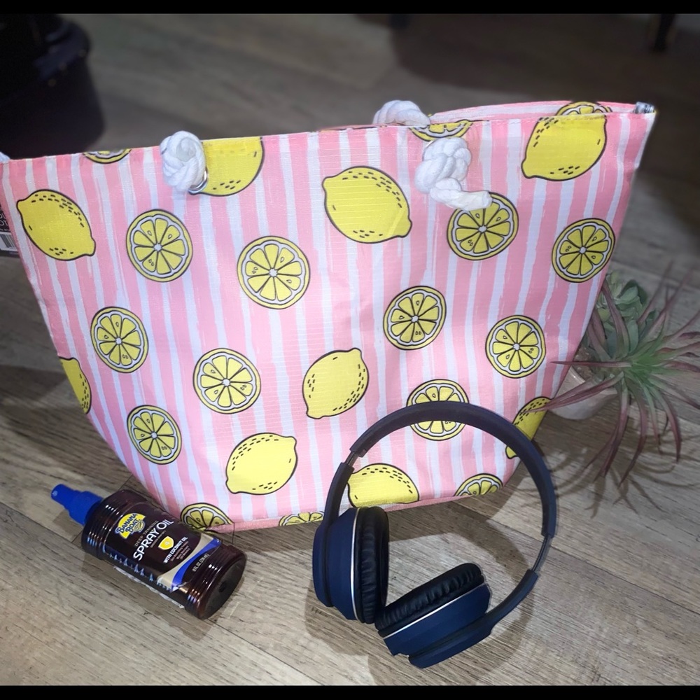 NWT COOLER BAG